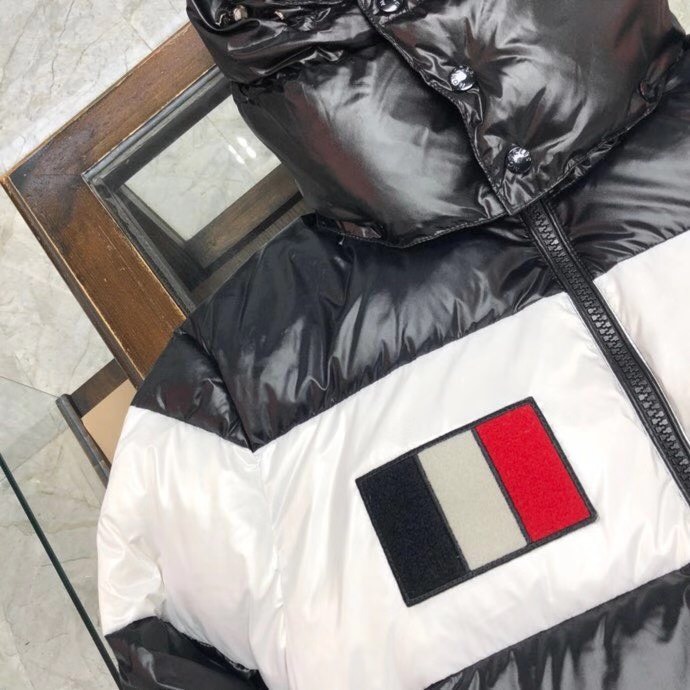 Moncler Logo Patch Padded Jacket - EUR FASHION