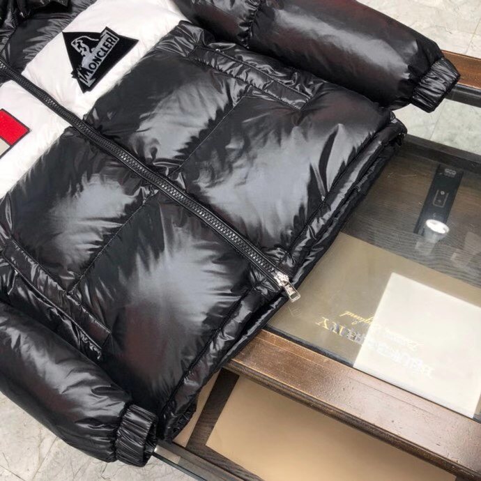 Moncler Logo Patch Padded Jacket - EUR FASHION