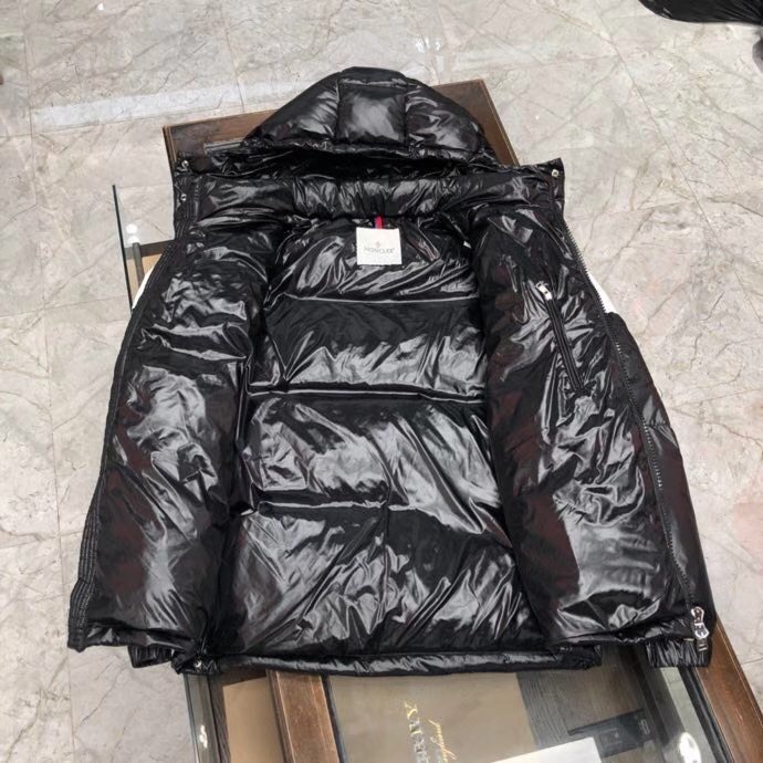 Moncler Logo Patch Padded Jacket - EUR FASHION