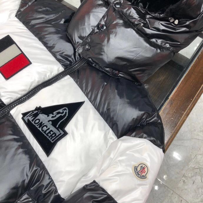Moncler Logo Patch Padded Jacket - EUR FASHION