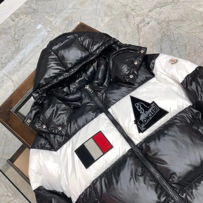 Moncler Logo Patch Padded Jacket - EUR FASHION