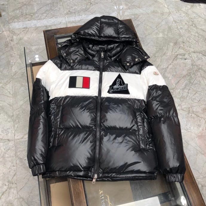 Moncler Logo Patch Padded Jacket - EUR FASHION