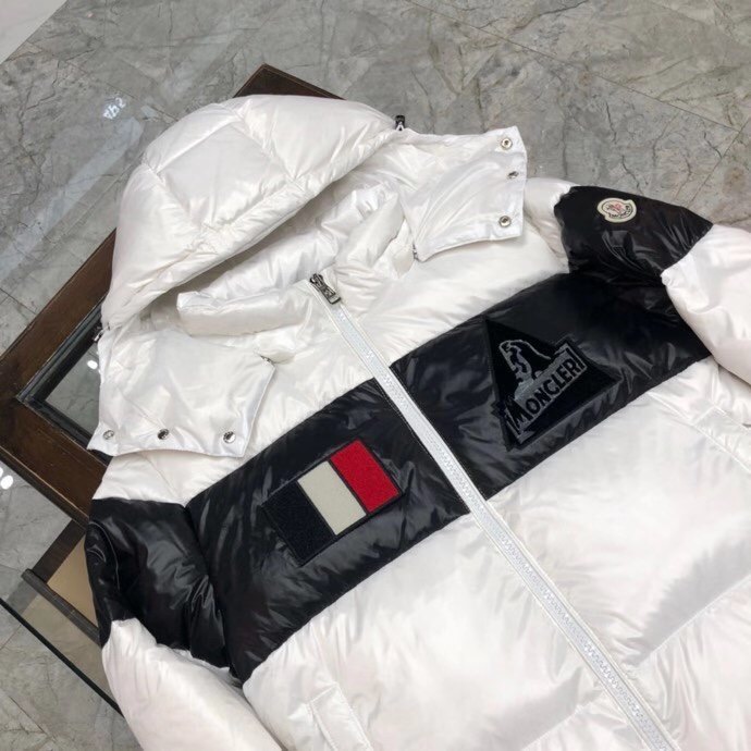 Moncler Logo Patch Padded Jacket - EUR FASHION