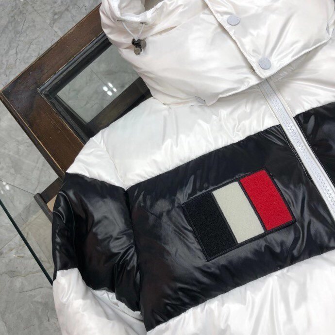 Moncler Logo Patch Padded Jacket - EUR FASHION