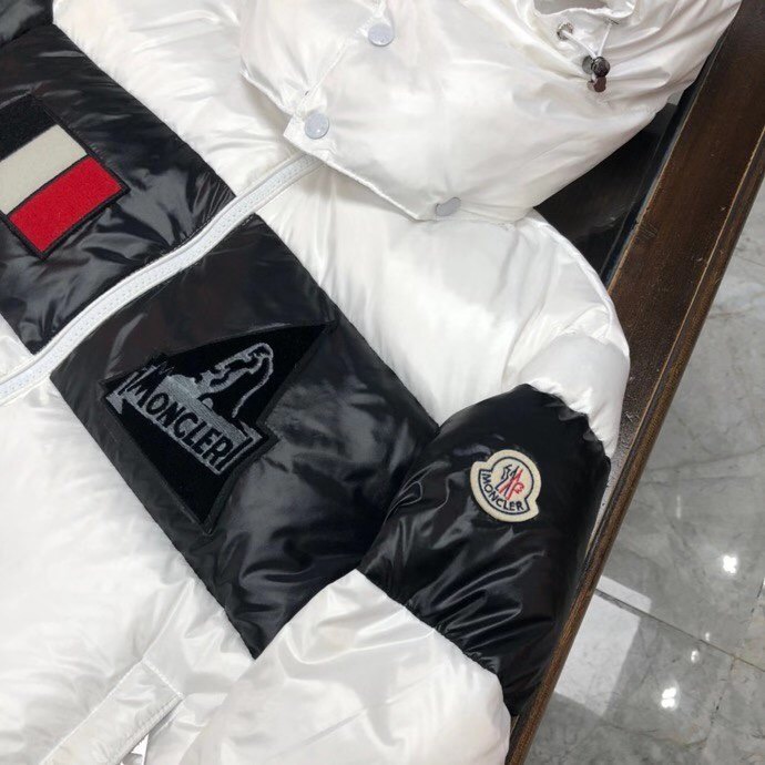 Moncler Logo Patch Padded Jacket - EUR FASHION
