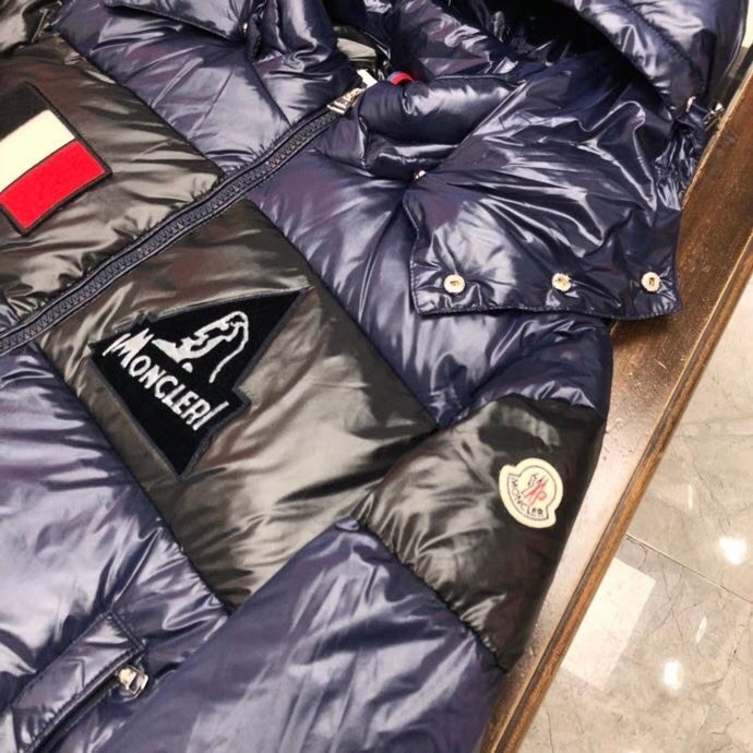 Moncler Logo Patch Padded Jacket - EUR FASHION