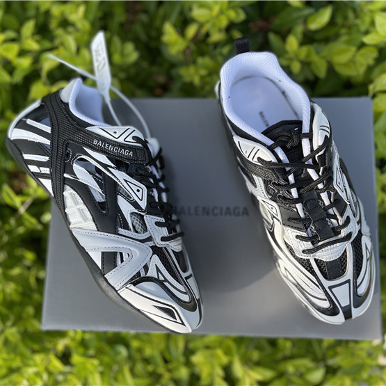 Balenciaga Drive Panelled Sneakers - EUR FASHION