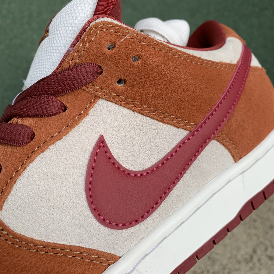 Nike  SB Dunk Low Pro Dark Russet Cedar White BQ6817-202 - EUR FASHION
