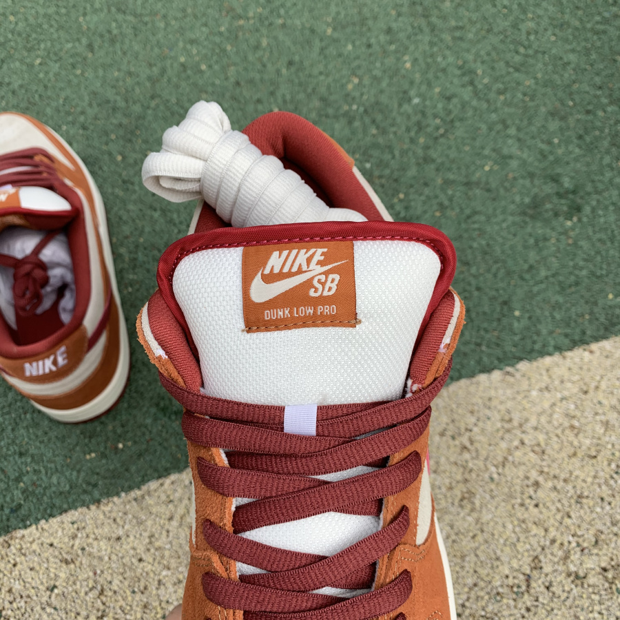 Nike  SB Dunk Low Pro Dark Russet Cedar White BQ6817-202 - EUR FASHION