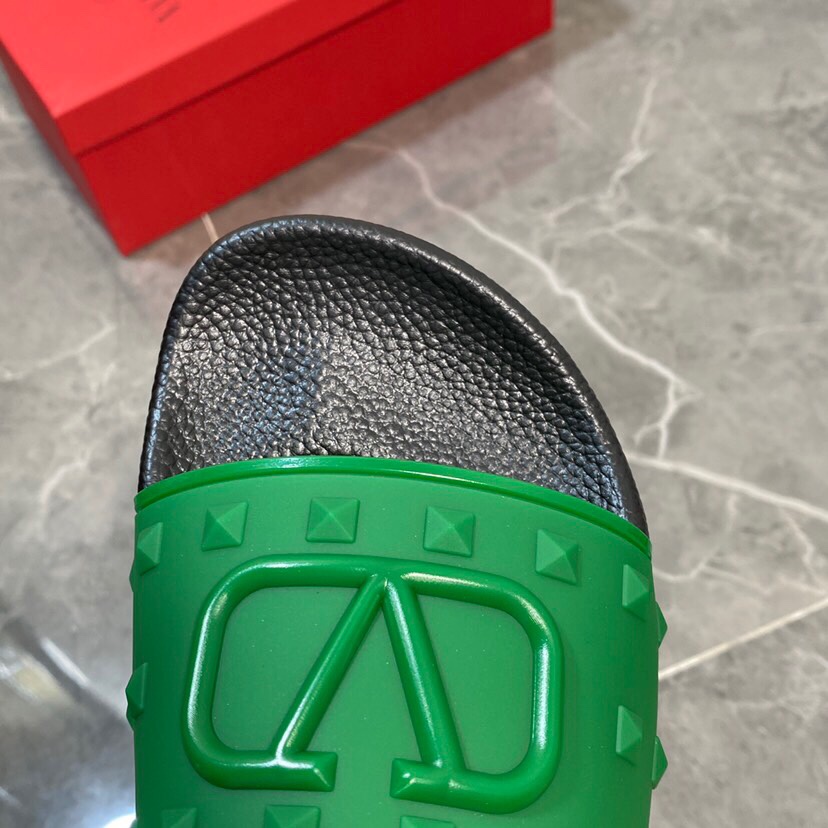 Valenti Garavani Summer V Logo Singature Sandal In Green - EUR FASHION