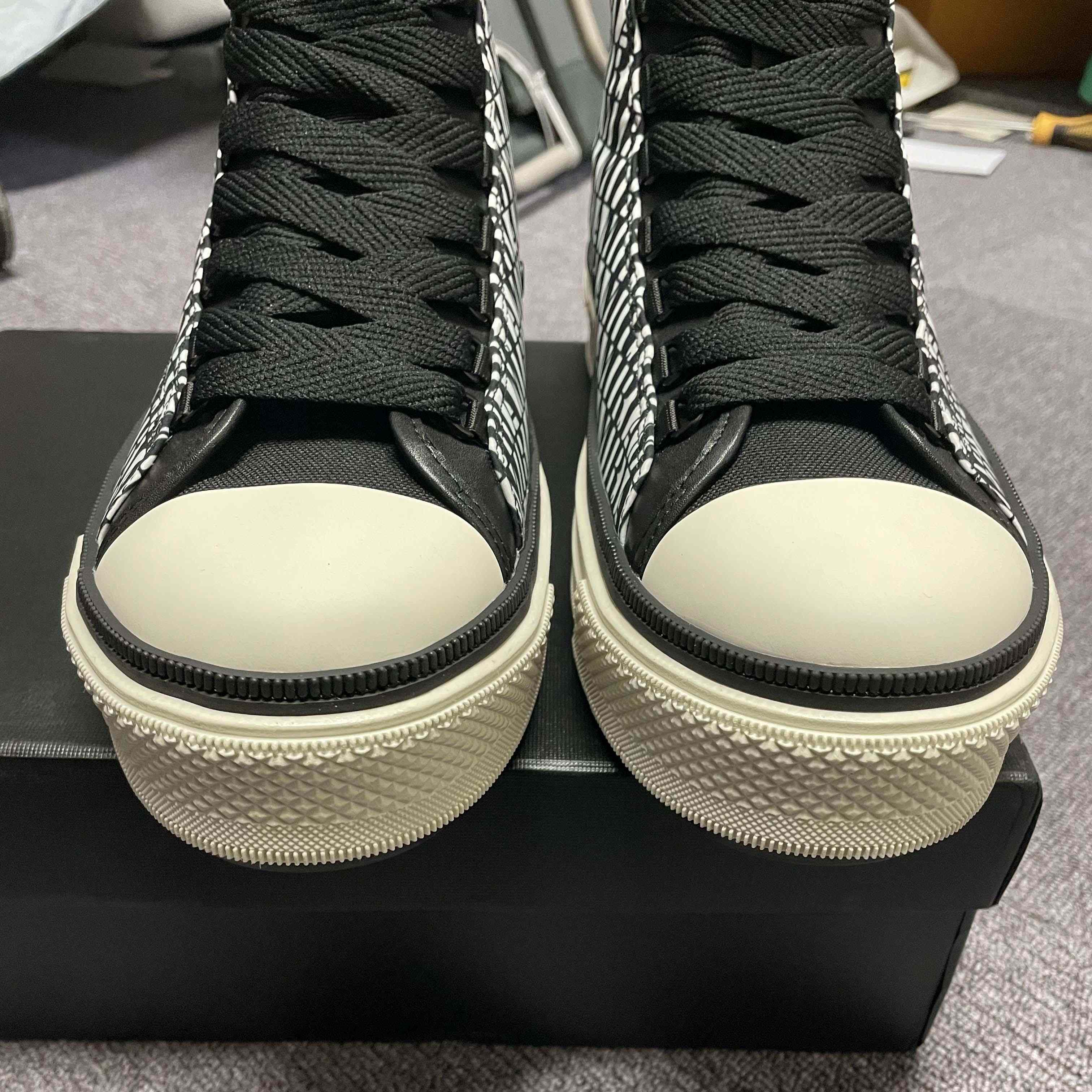 Amiri Logo-Print Canvas High-Top Sneakers - EUR FASHION