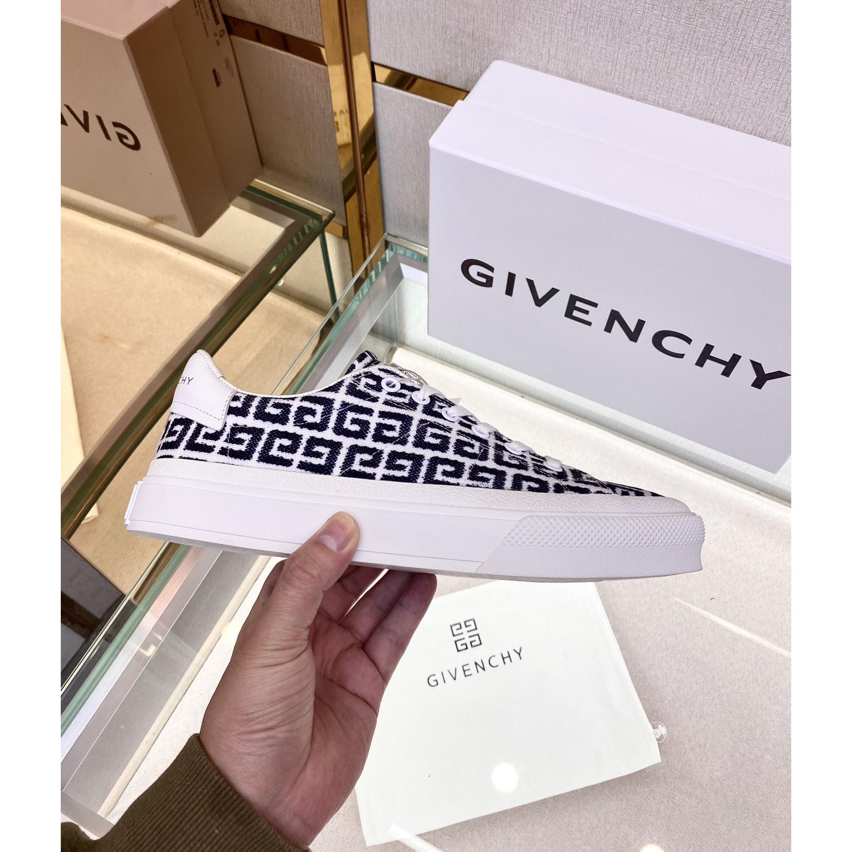 Givenchy Logo Print Low-Top Sneakers - EUR FASHION