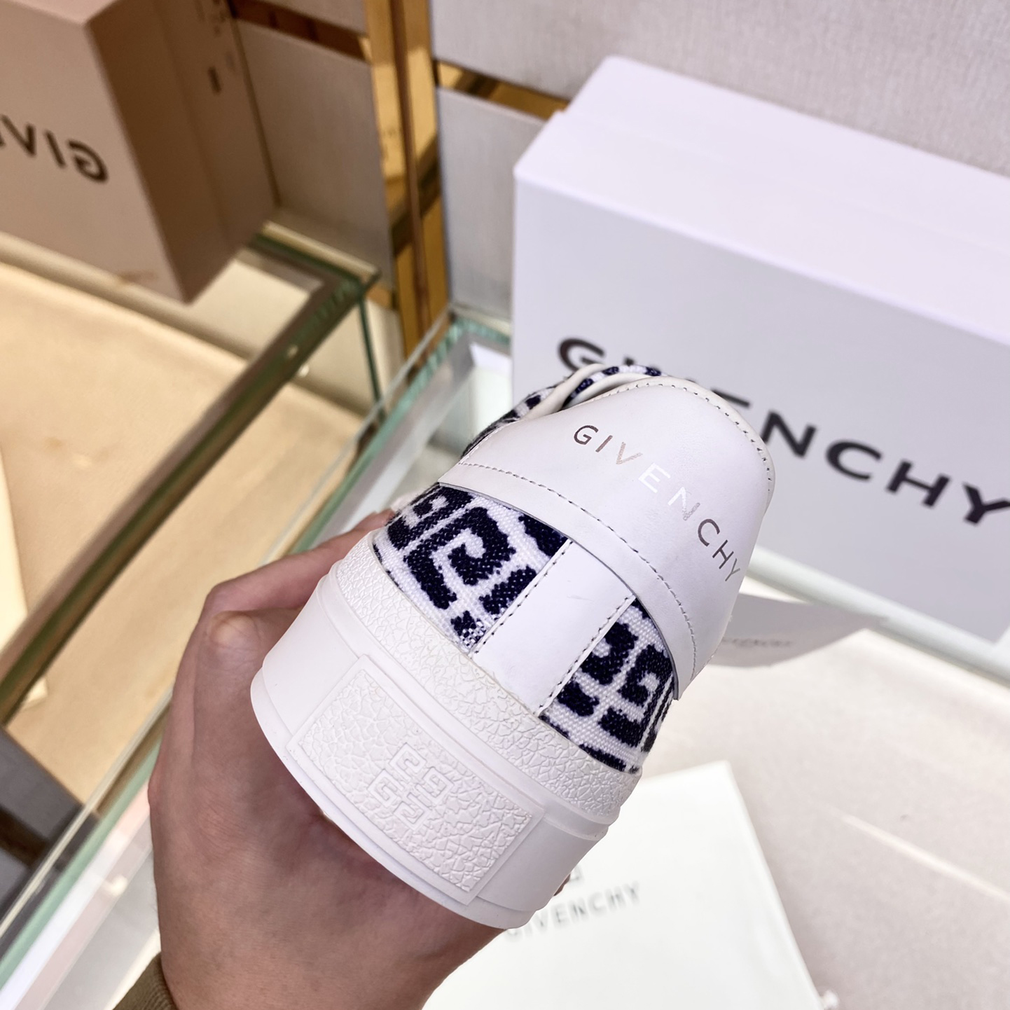 Givenchy Logo Print Low-Top Sneakers - EUR FASHION