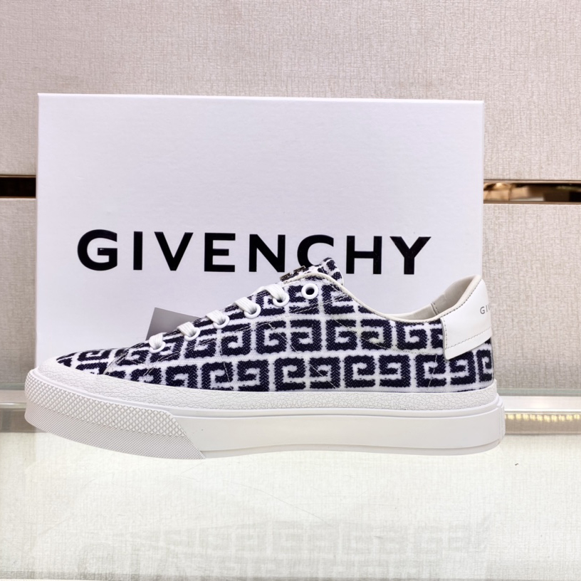 Givenchy Logo Print Low-Top Sneakers - EUR FASHION