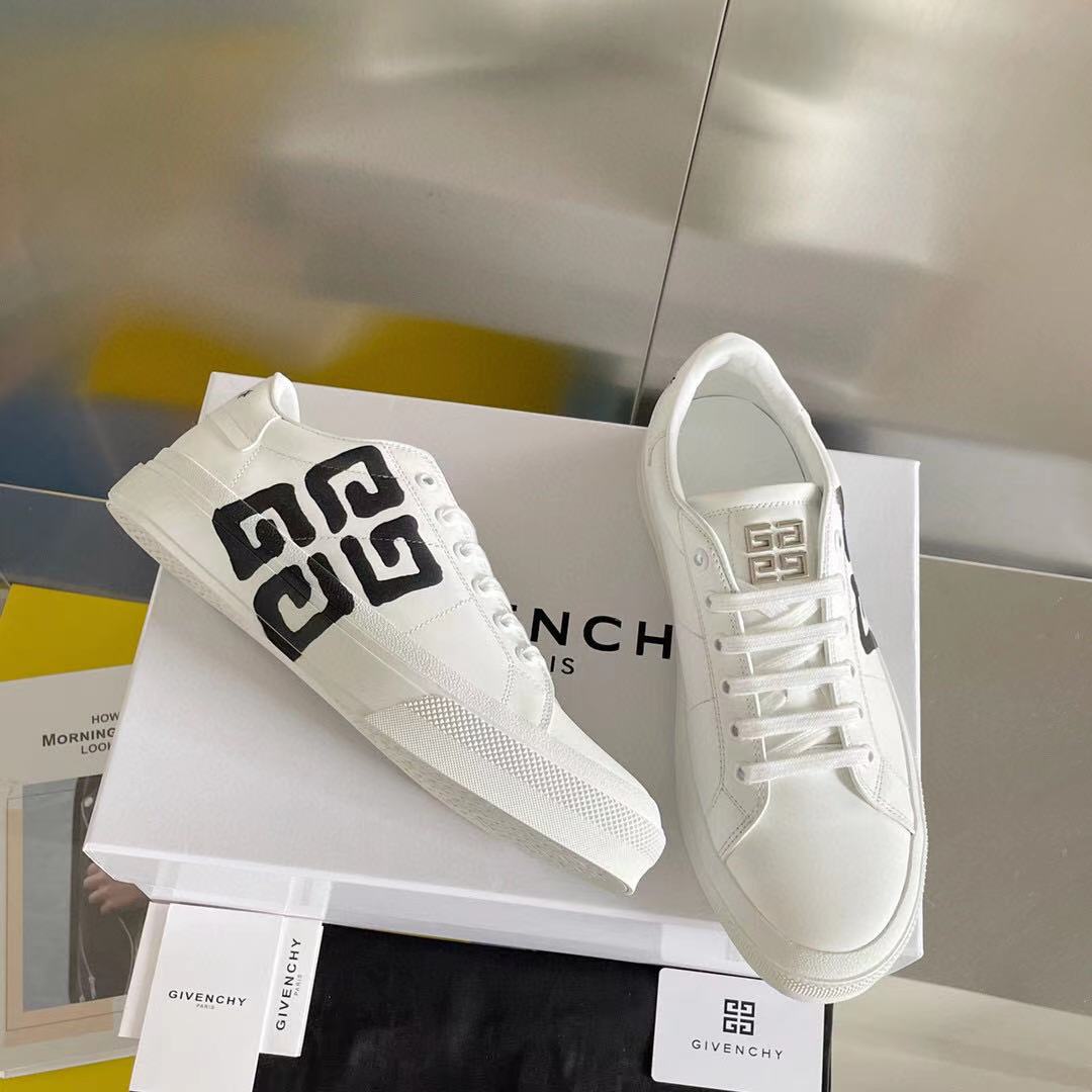 Givenchy Logo Print Low-Top Sneakers - EUR FASHION