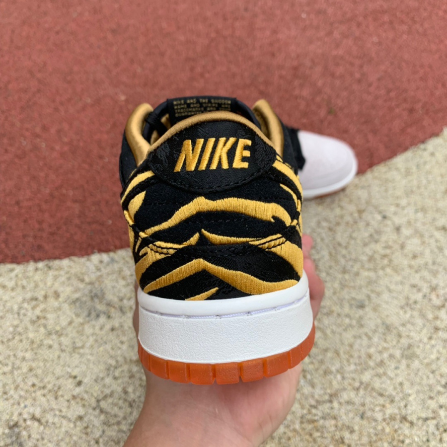 Nike SB Dunk Low God Of Wealth Sneaker   DQ5351-001 - EUR FASHION