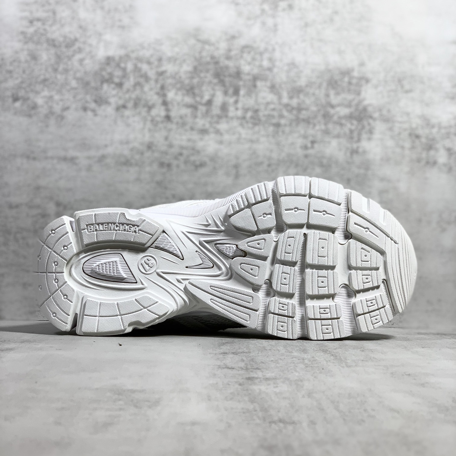 Balenciaga Men's Phantom Sneaker Washed In White - EUR FASHION