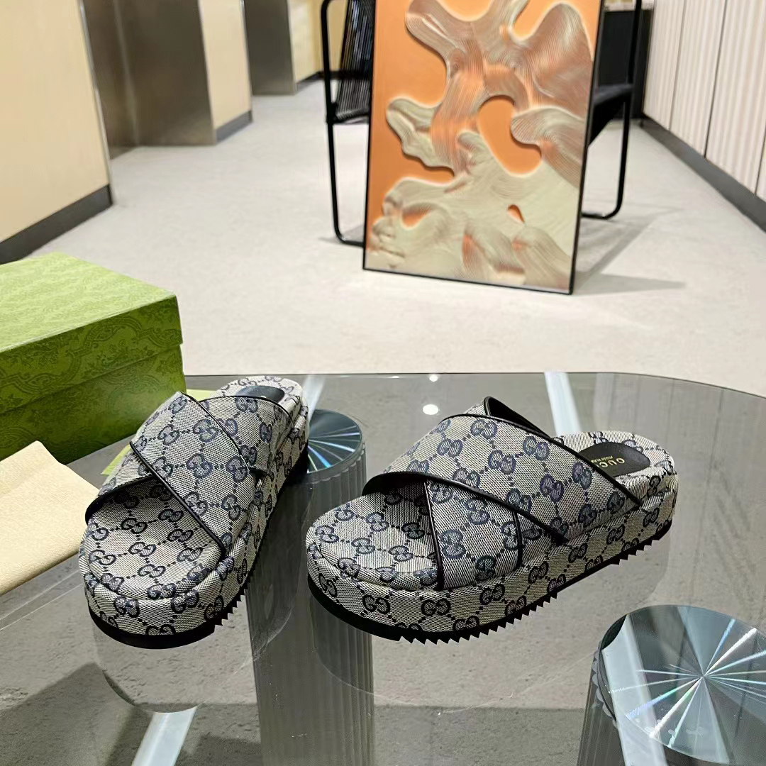 Gucci Women's GG Platform Slide Sandal - EUR FASHION