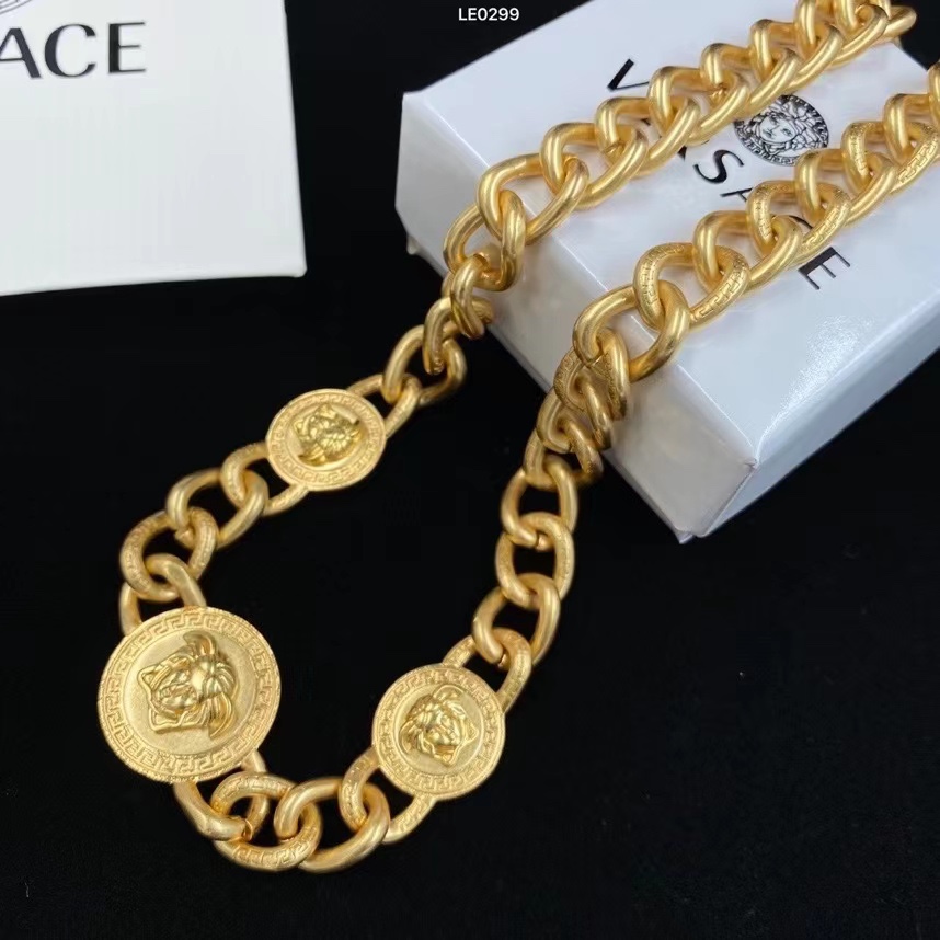 Versace Medusa Necklace - EUR FASHION