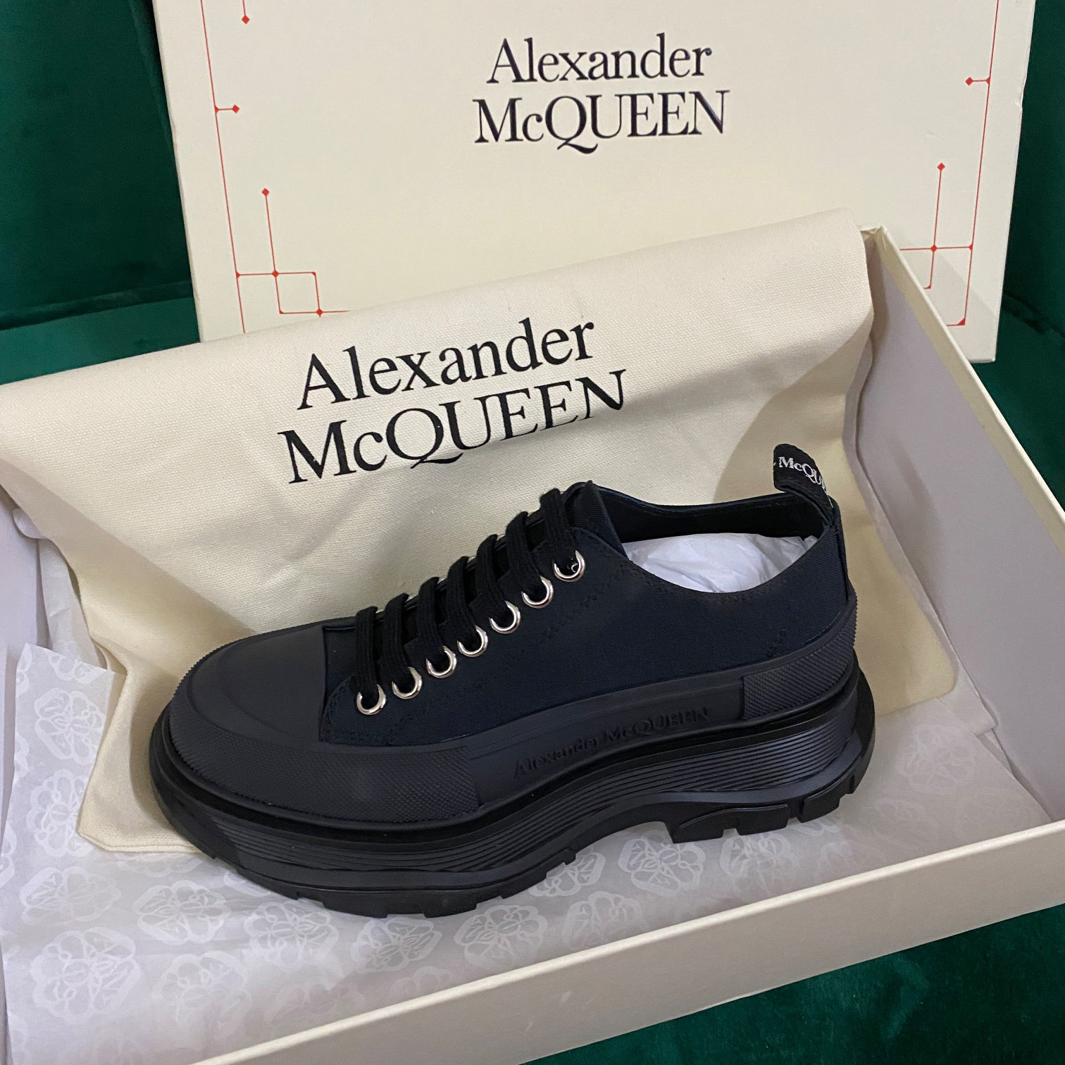 Alexander Mqueen Women's Tread Slick Lace Up In Black - EUR FASHION