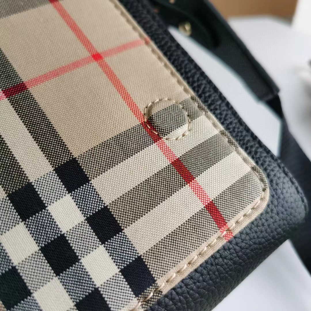 Burberry Hackberry Leather Cross -Body Bag (25-18-8.5cm) - EUR FASHION