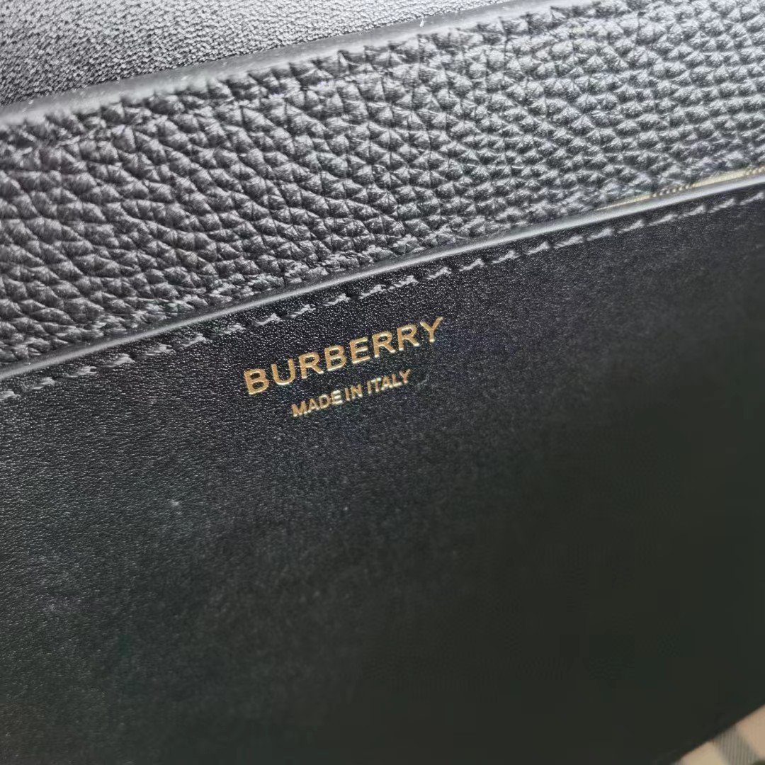 Burberry Hackberry Leather Cross -Body Bag (25-18-8.5cm) - EUR FASHION
