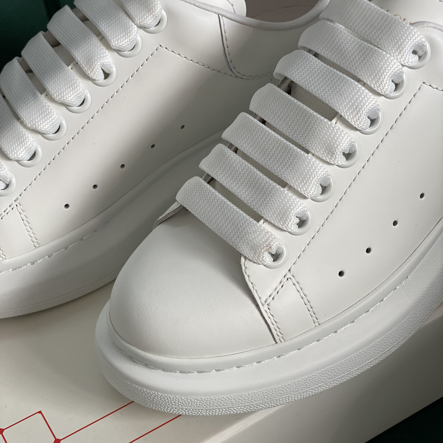 Alexander Mqueen Oversized Sneaker In White/Black - EUR FASHION
