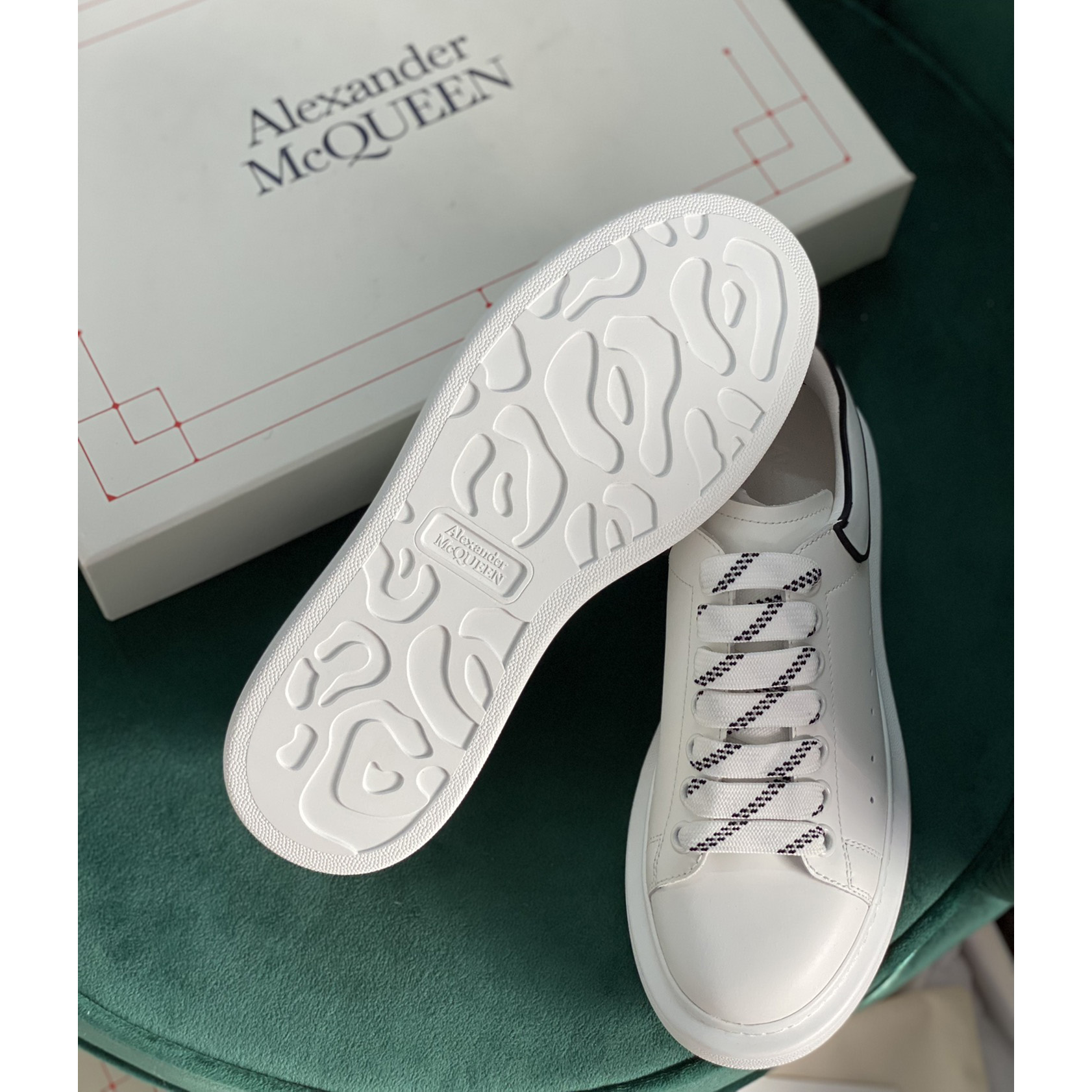 Alexander Mqueen Oversized Sneaker In White/Black - EUR FASHION