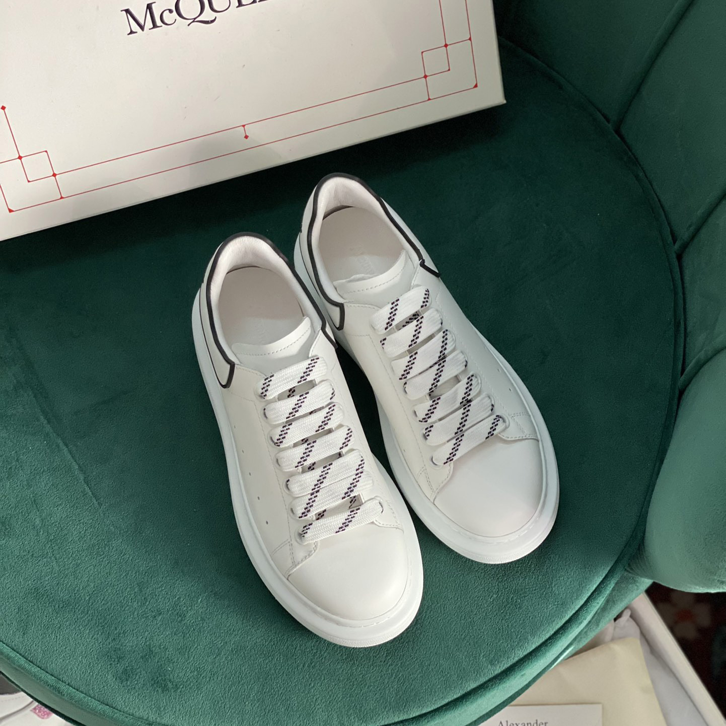 Alexander Mqueen Oversized Sneaker In White/Black - EUR FASHION