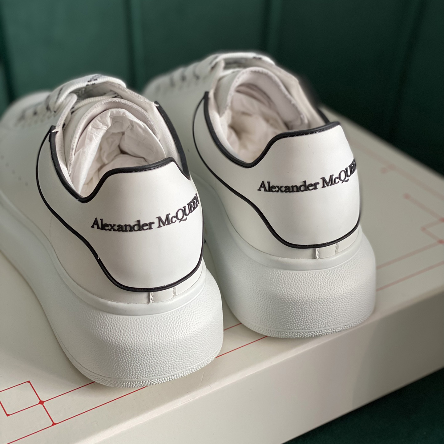 Alexander Mqueen Oversized Sneaker In White/Black - EUR FASHION