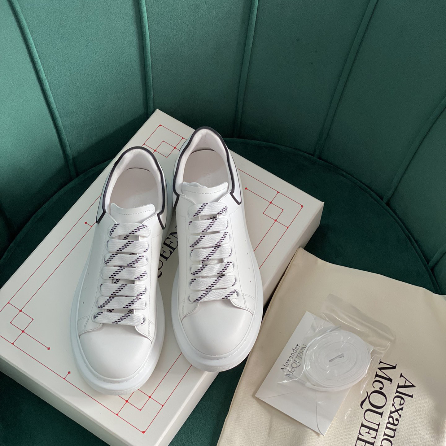 Alexander Mqueen Oversized Sneaker In White/Black - EUR FASHION