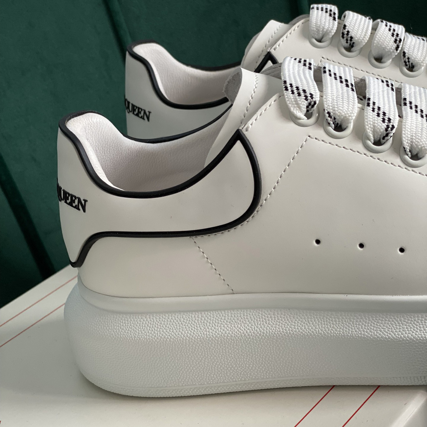Alexander Mqueen Oversized Sneaker In White/Black - EUR FASHION