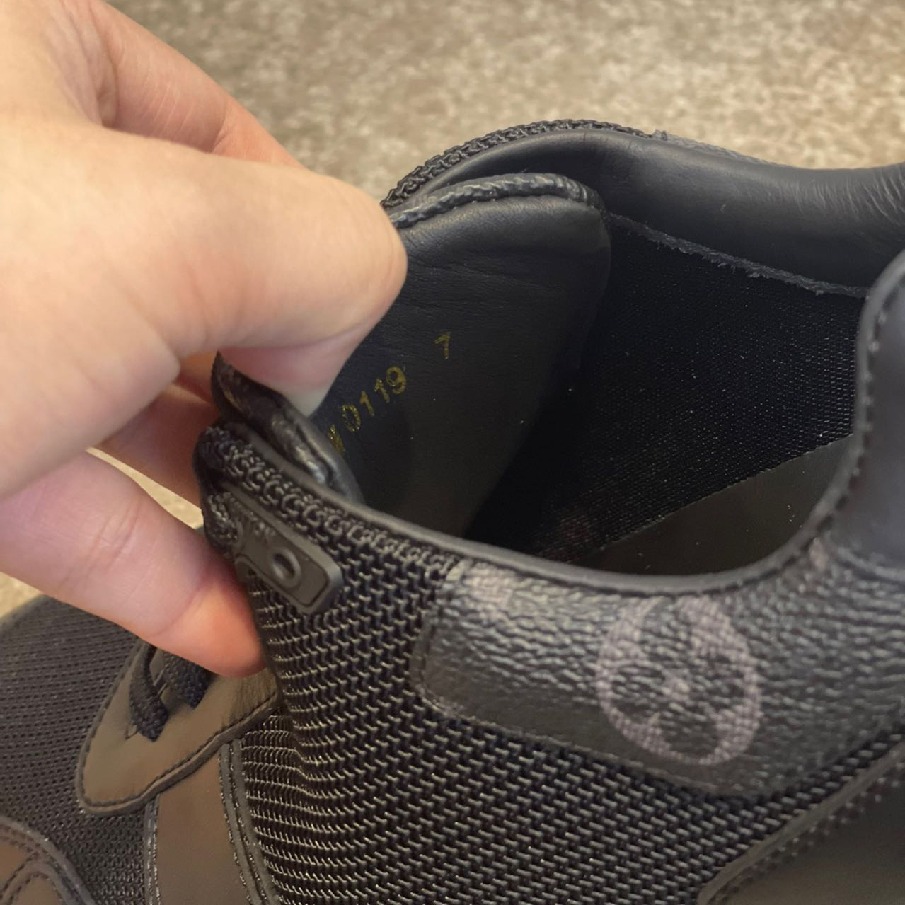 Louis Vuitton Run Away Sneaker    1A5AXB - EUR FASHION