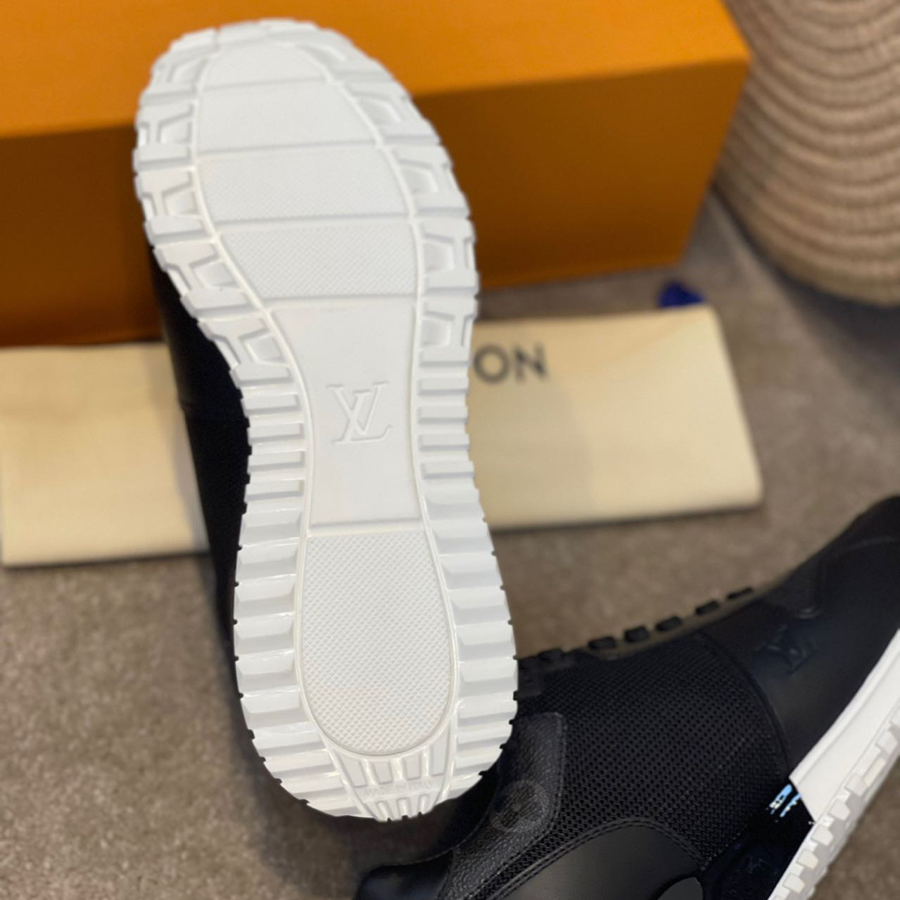 Louis Vuitton Run Away Sneaker    1A5AXB - EUR FASHION