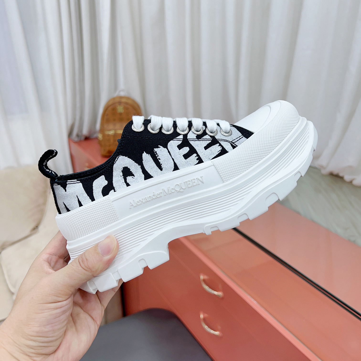 Alexander Mqueen Tread Slick Lace-up In Black - EUR FASHION