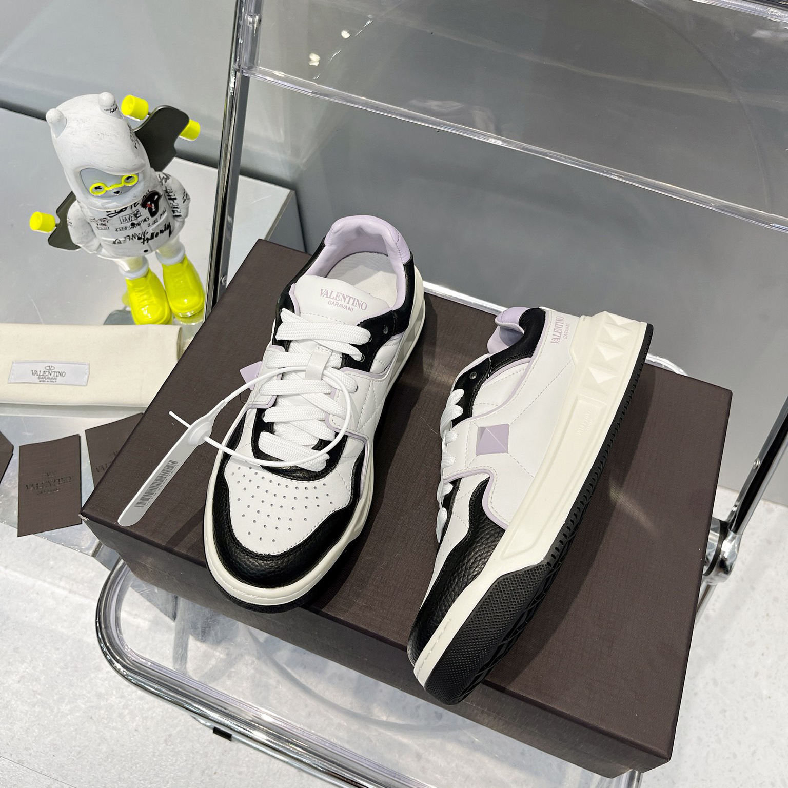 Valenti One Stud Low-Top Calfskin Sneaker - EUR FASHION