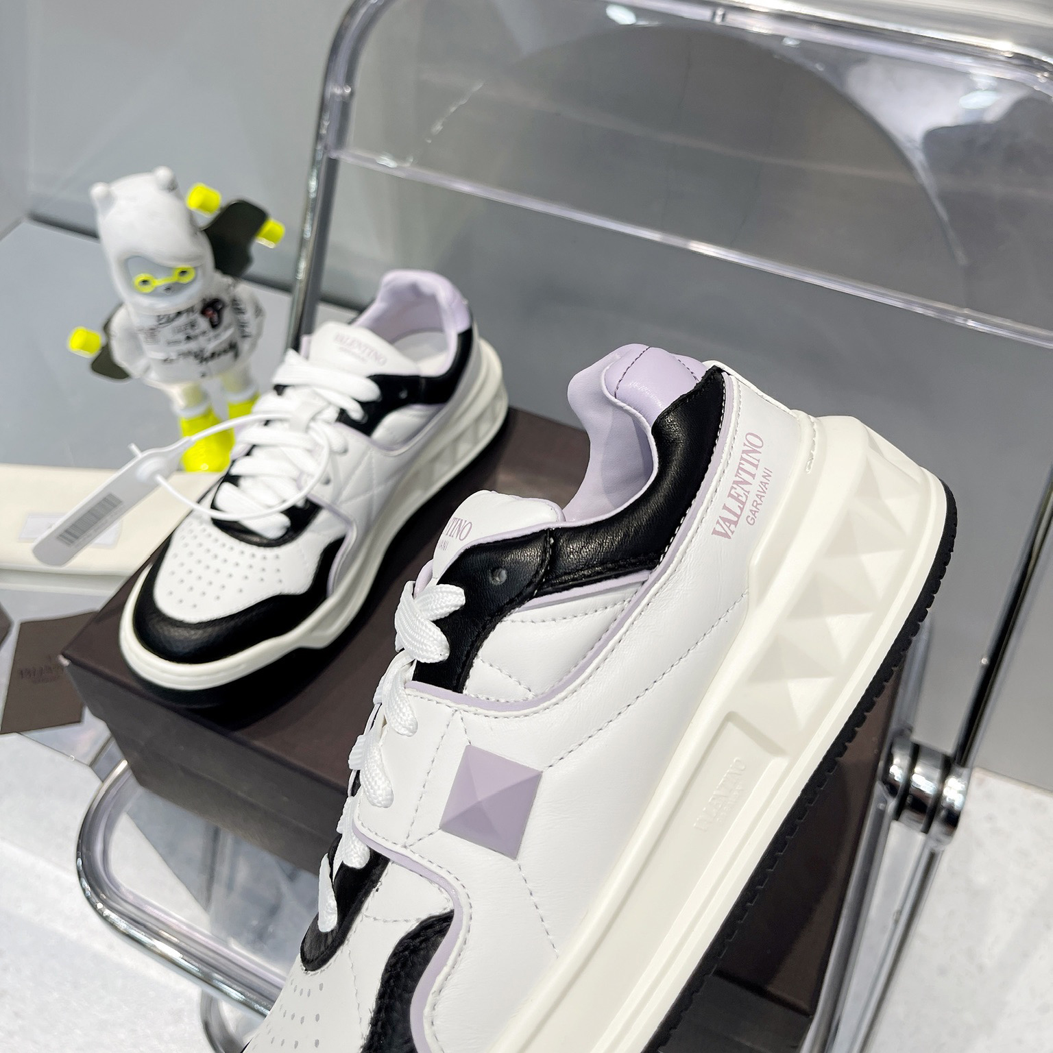 Valenti One Stud Low-Top Calfskin Sneaker - EUR FASHION