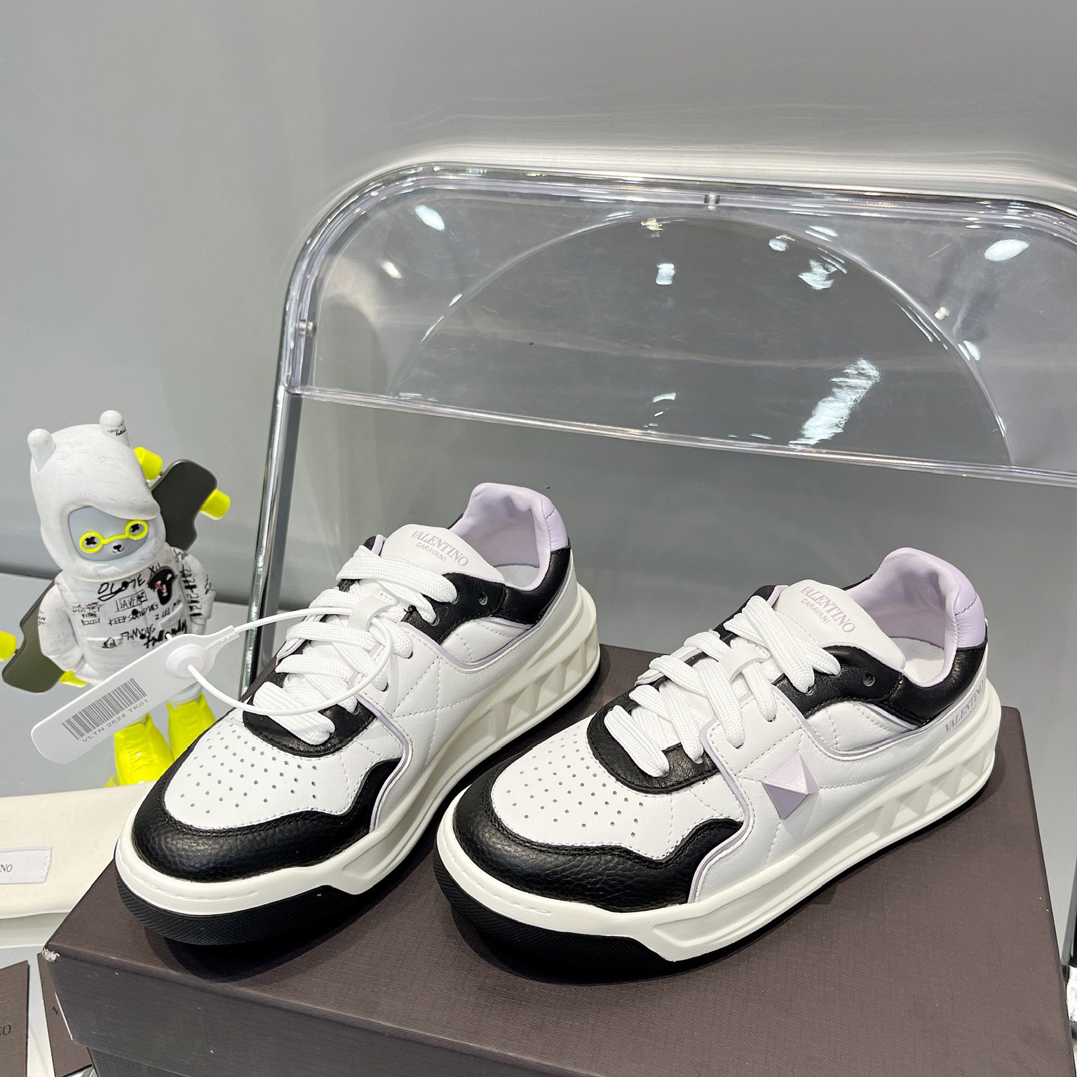 Valenti One Stud Low-Top Calfskin Sneaker - EUR FASHION