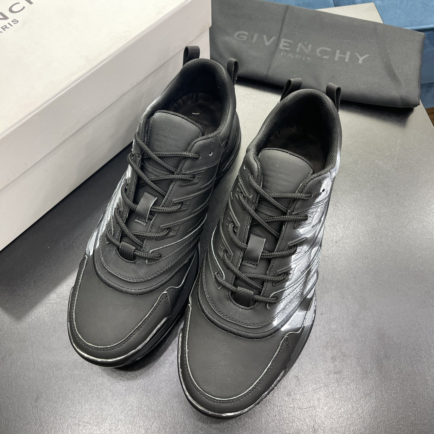 Givenchy Logo Sneakers In Black - EUR FASHION