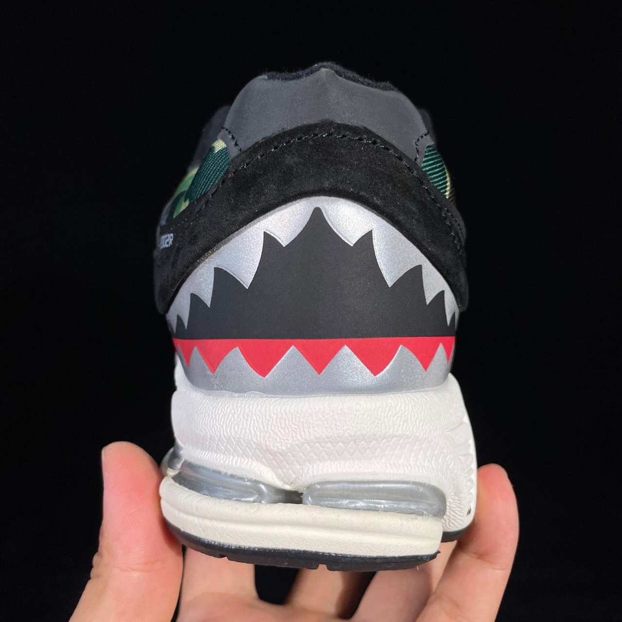 New Balance 2002R x Bape Sneakers             M2002RBF  - EUR FASHION