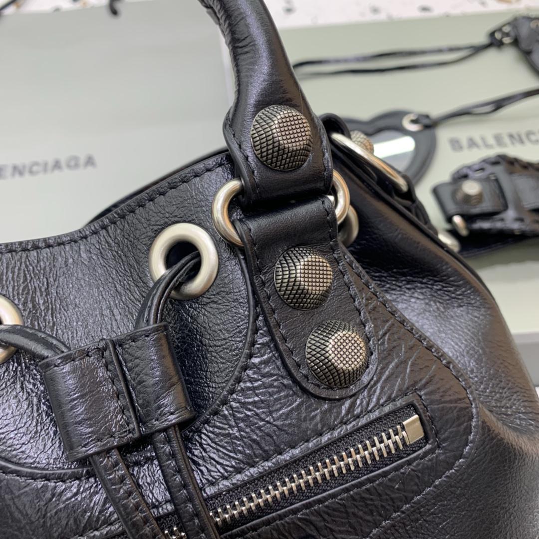 Balenciaga Le Cagole Small Bucket Bag In Black Arena Lambskin, Aged-Silver Hardware(30-22.9-17cm) - EUR FASHION