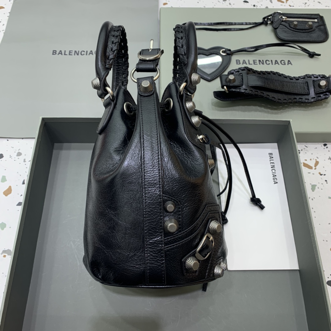 Balenciaga Le Cagole Small Bucket Bag In Black Arena Lambskin, Aged-Silver Hardware(30-22.9-17cm) - EUR FASHION