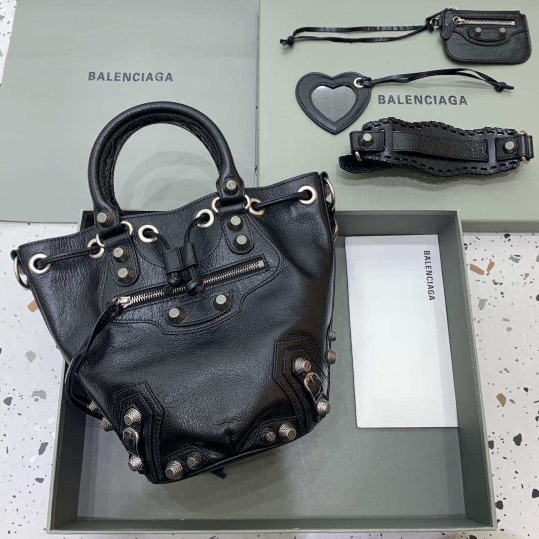 Balenciaga Le Cagole Small Bucket Bag In Black Arena Lambskin, Aged-Silver Hardware(30-22.9-17cm) - EUR FASHION