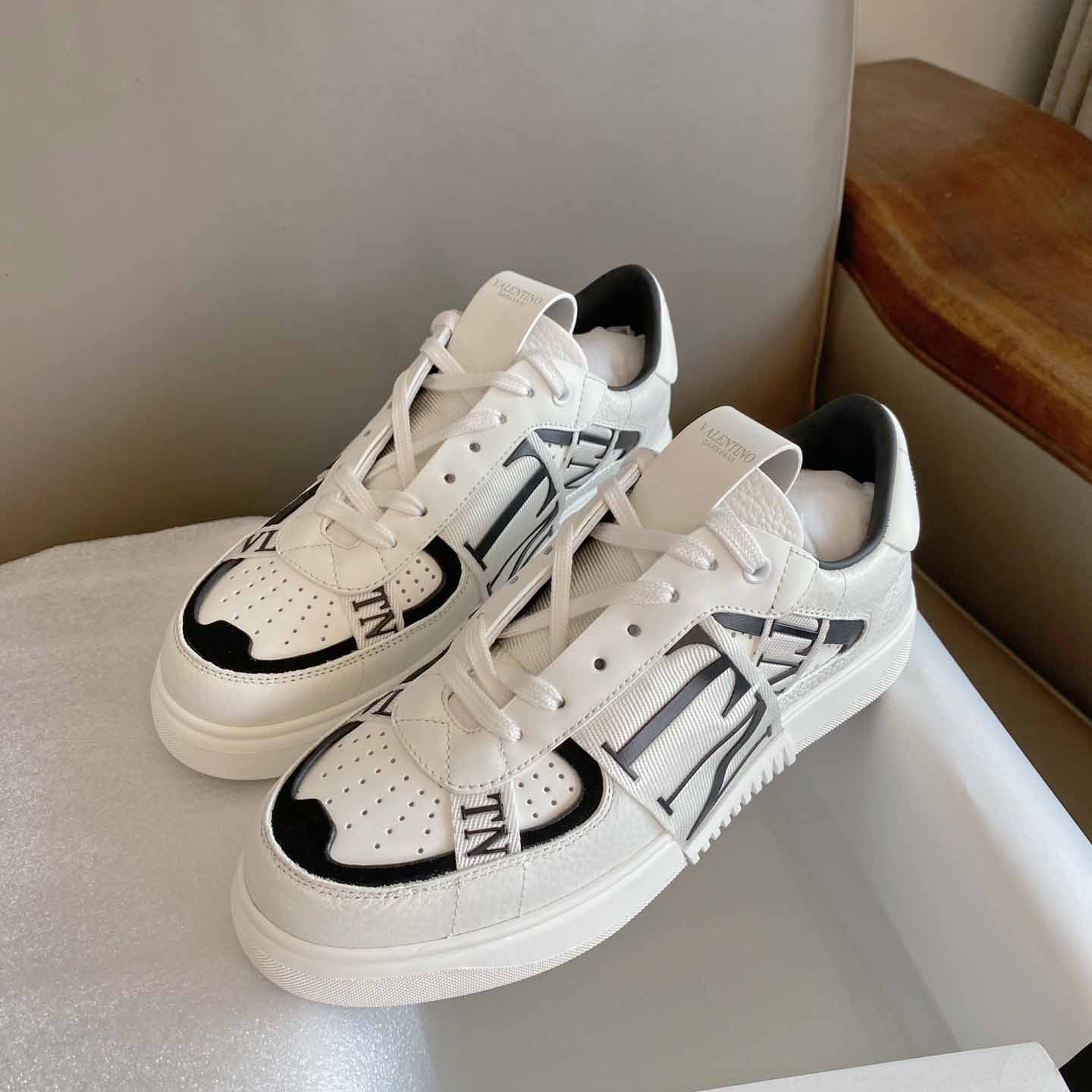 Valenti Low-Top Calfskin Vl7n Sneaker With Bands - EUR FASHION