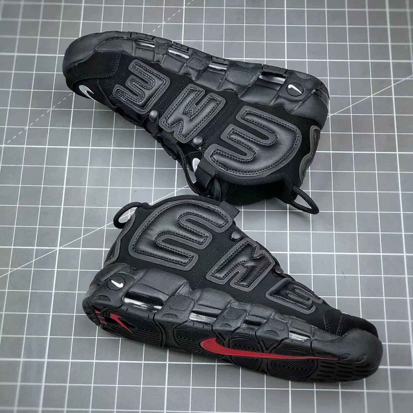 Air More Uptempo X Supreme Sneakers      902290-600-001 - EUR FASHION