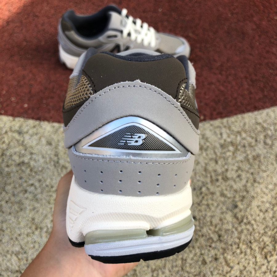 New Balance NB2002R Sneakers        M2002RAW - EUR FASHION