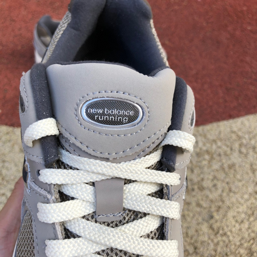 New Balance NB2002R Sneakers        M2002RAW - EUR FASHION