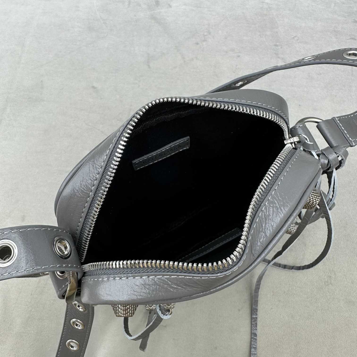 Balenciaga Men's Le Cagole Crossbody Bag(21-17-4.5cm) - EUR FASHION