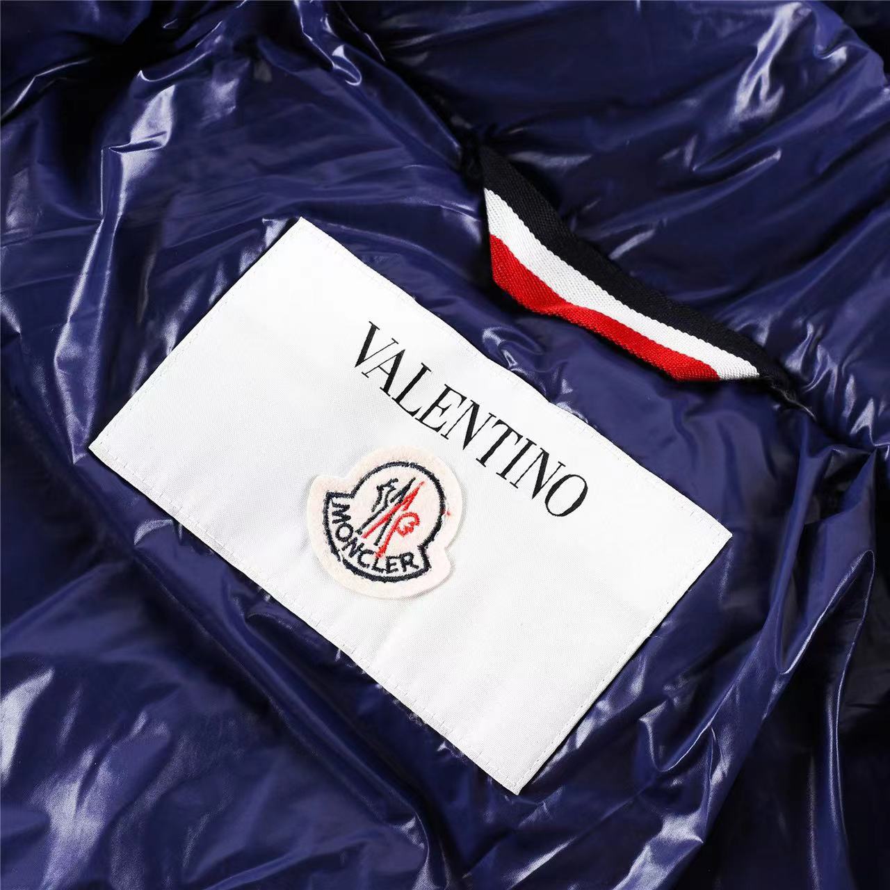 Moncler x Valentino Logo Short Down Jacket    - EUR FASHION