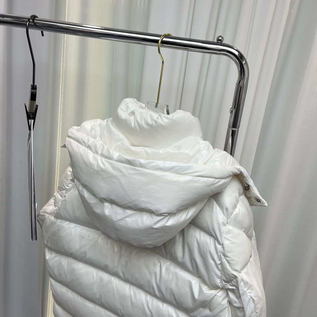 Moncler Maya 70 Short Down Jacket - EUR FASHION